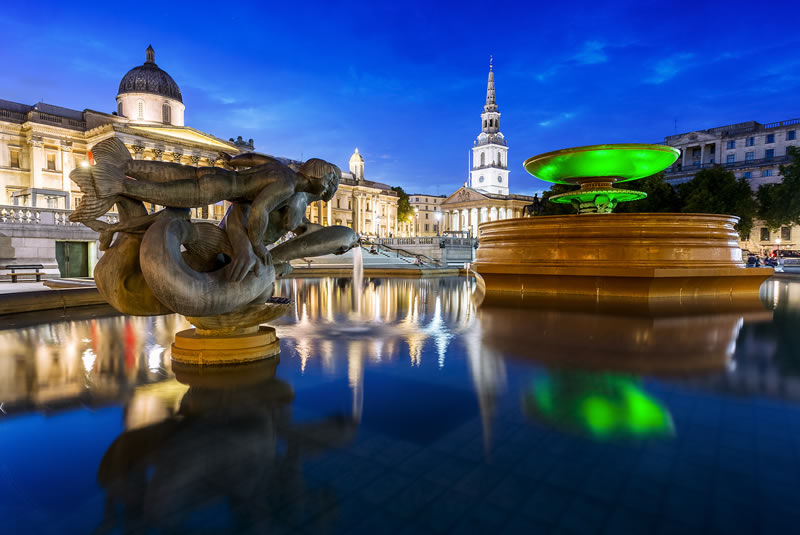 33)Trafalgar Square Fountains The National Gallery St Martin in the Fields London E....jpg