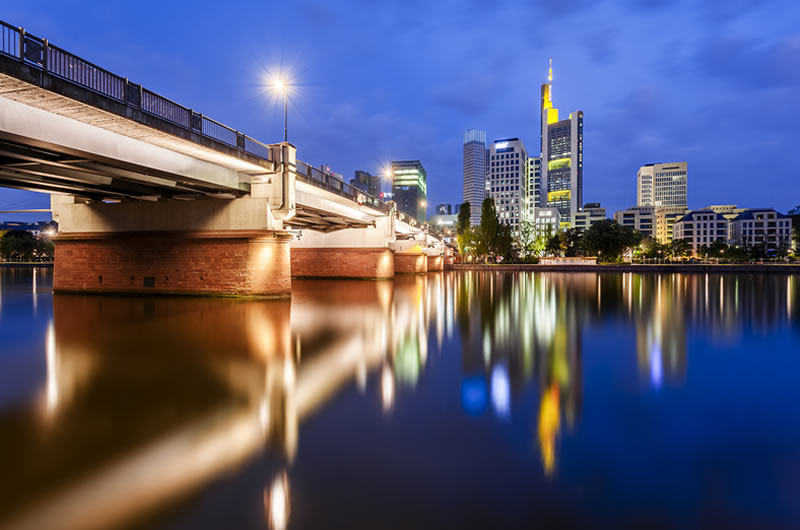 《色是刮骨钢刀》